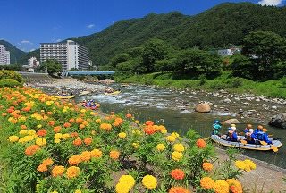 秋季的水上温泉